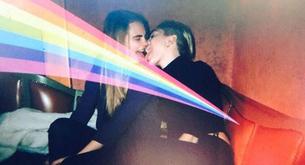 Miley Cyrus lengua con lengua con Cara Delevingne