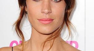 El maquillaje de Alexa Chung en los Glamour Awards