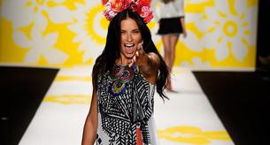 Adriana Lima triunfa en el desfile de Desigual en Nueva York