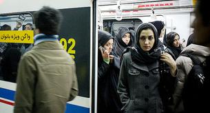 Una mujer iraní se salta las leyes de su país y se pone a bailar en el metro