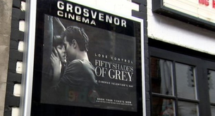 Tres fanáticas de 50 Sombras de Grey agreden a un hombre en el estreno