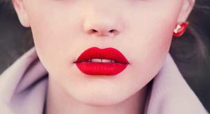 ¿Cómo agrandar los labios con maquillaje?