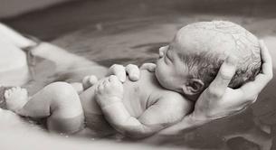 Facebook censura esta espectacular foto de un parto bajo el agua