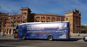 Con el lema "STOP FEMINAZIS" el autobús del odio de HazteOir sale a las calles de Madrid